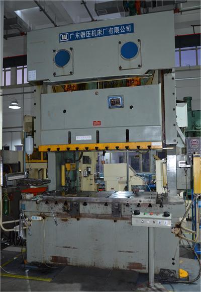 2、200T雙點順送沖壓機2.JPG 2、200T雙點順送沖壓機2.JPG