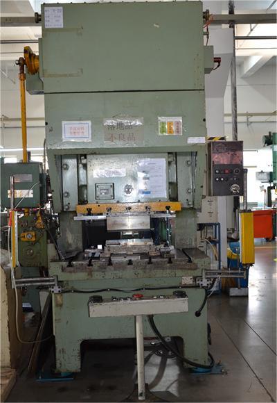 6、80T順送沖壓機.JPG 6、80T順送沖壓機.JPG