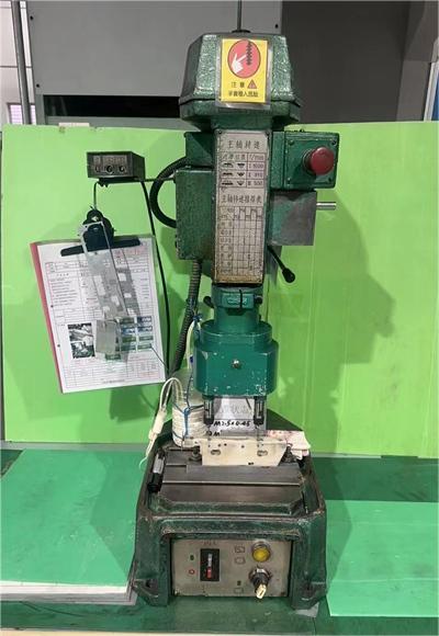 13、單軸攻絲機.jpg 13、單軸攻絲機.jpg