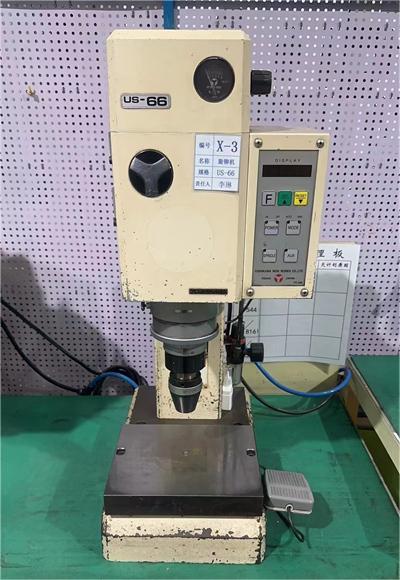 16、旋轉鉚接機.jpg 16、旋轉鉚接機.jpg